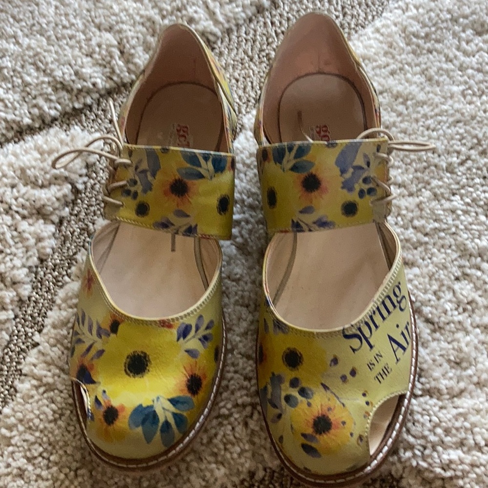 Goby sunflower Mary Janes 40/9